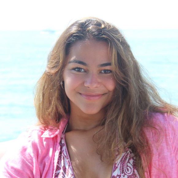 Meet your Posher, Gabriella - Picture 1 of 1